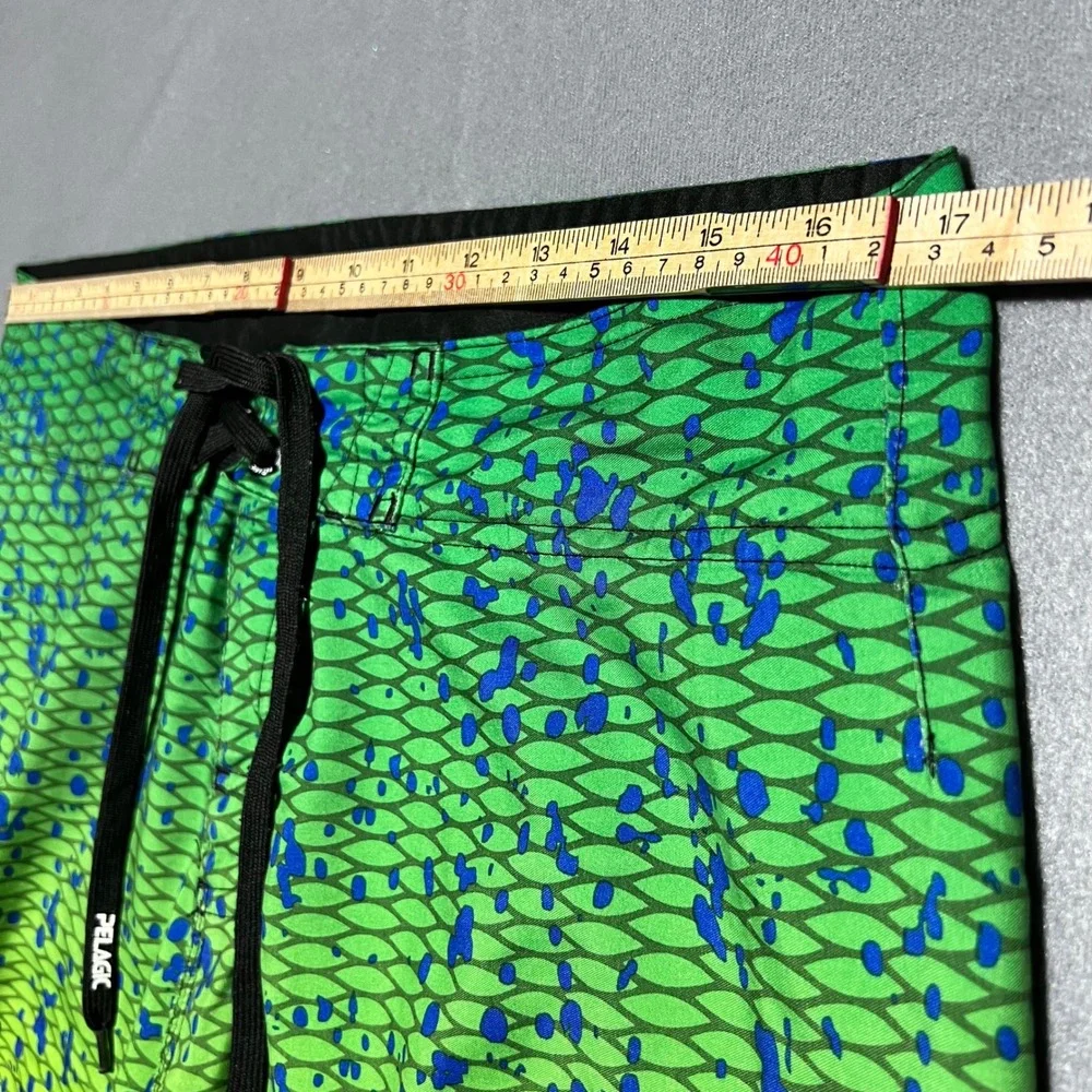 Pelagic Mens Mahi Fish Scale Board Shorts Green Blue Splatter Size 32 235-G